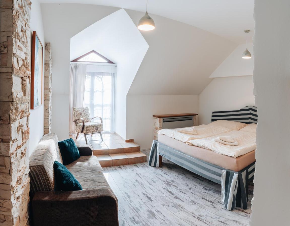 Kastely Grof Zichy Hotel Haniska Екстериор снимка