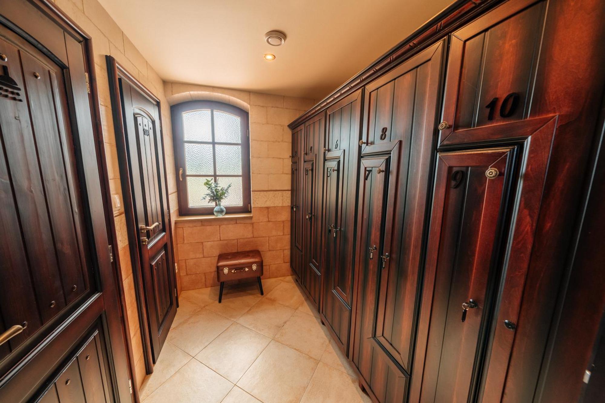 Kastely Grof Zichy Hotel Haniska Екстериор снимка