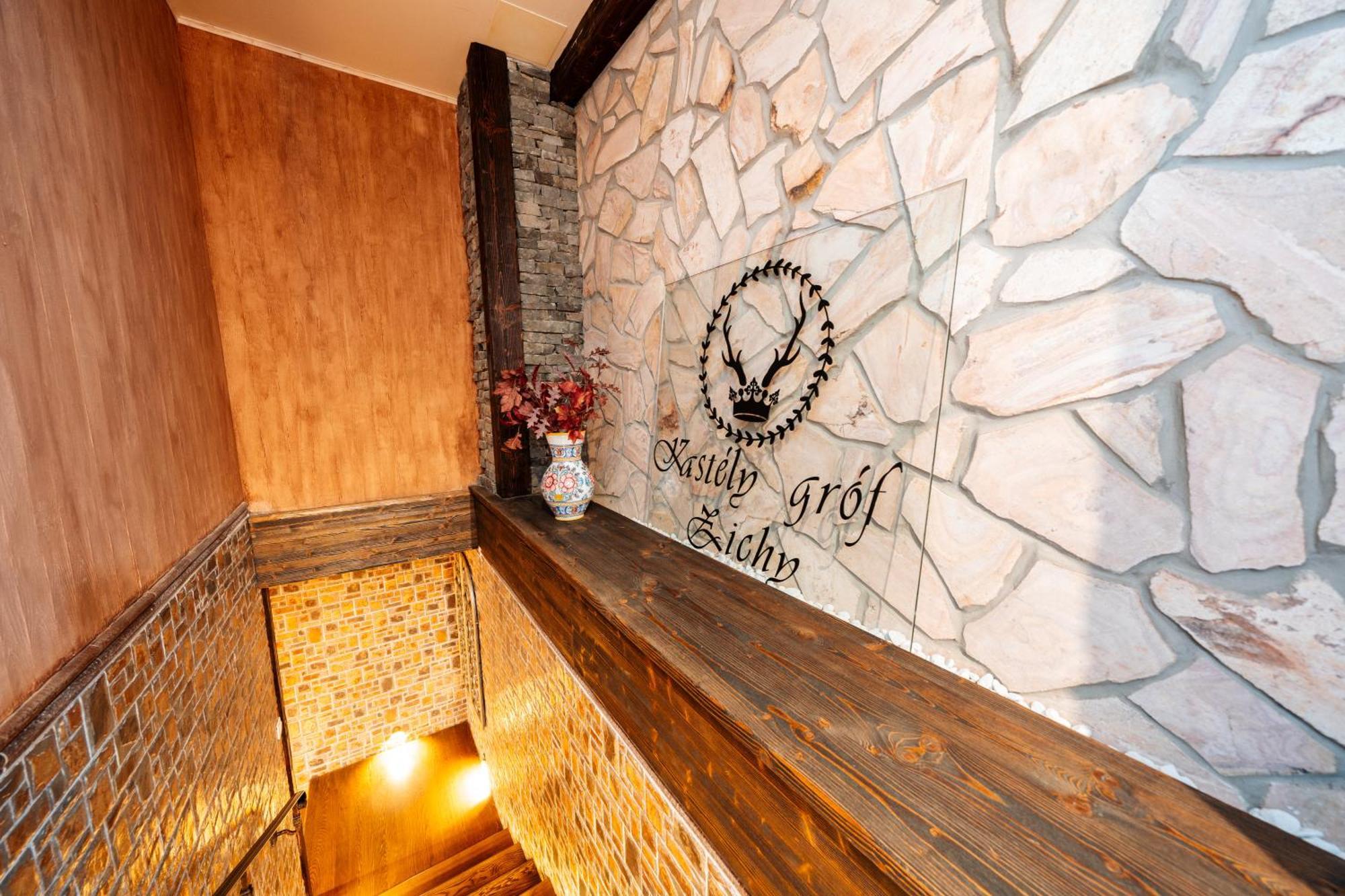 Kastely Grof Zichy Hotel Haniska Екстериор снимка