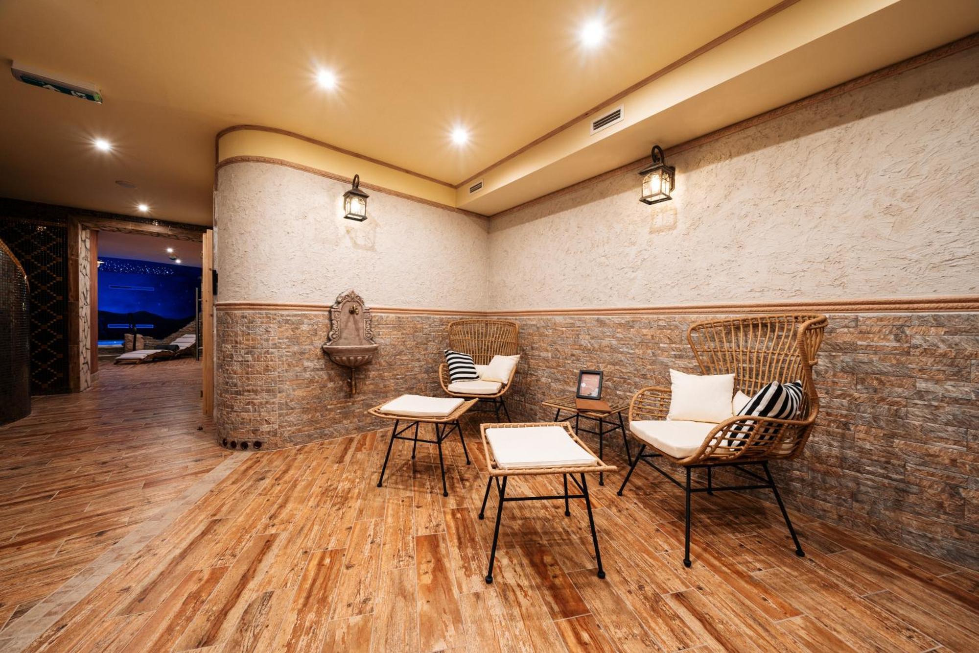 Kastely Grof Zichy Hotel Haniska Екстериор снимка